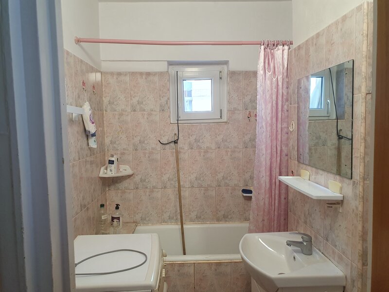 Drumul Taberei, V Ialomitei, vanzare 3 camere dec., 5/10, bl 75, reabilitat